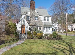 16 Eck Pl, New Rochelle, NY 10804