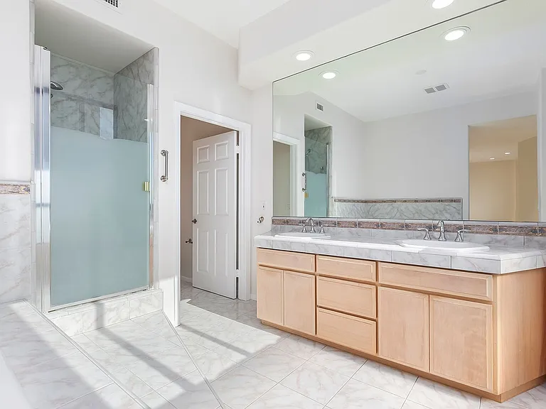 611 G St #321 — Photo 21