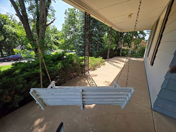 3rd image of 305 E 4th St
