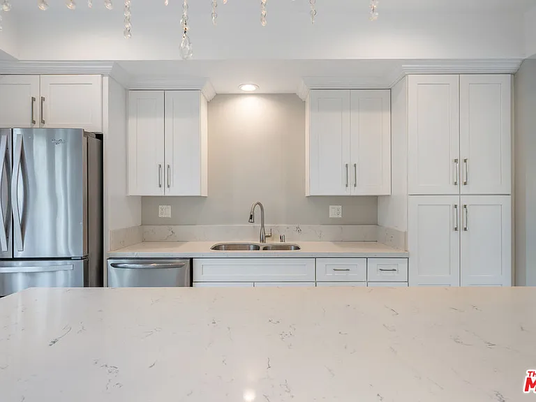 1357 Seward St — Photo 13