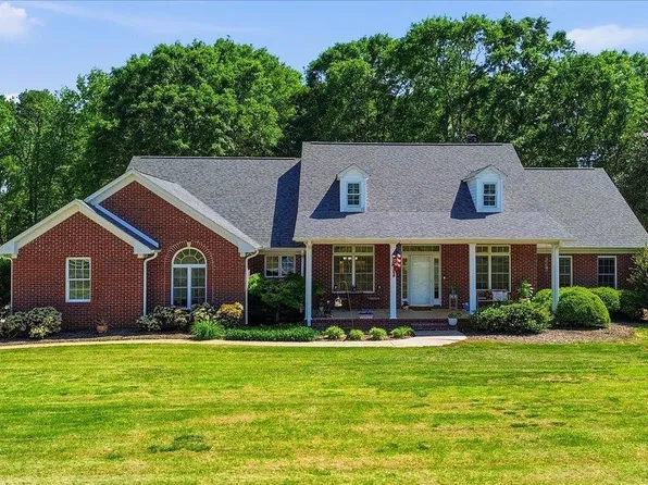 32 Riverfront Ln, Simpsonville, SC 29681
