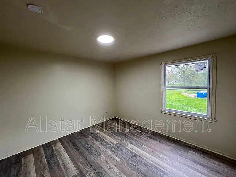 942 S Central Dr — Photo 8