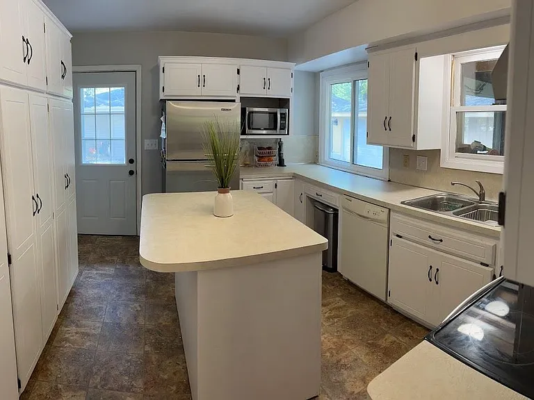 10930 Johnson Ave S — Photo 17