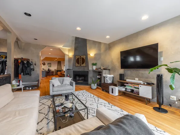 1224 W Augusta Blvd #Penthouse, Chicago, IL 60642