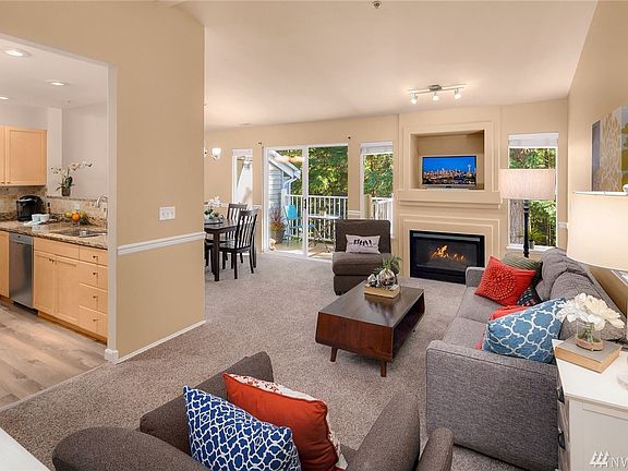 2nd image of 25235 SE Klahanie Blvd APT C302