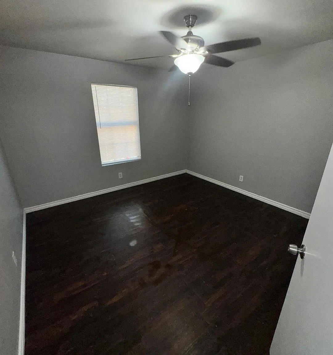 3 bed, 1.0 bath, 800 sqft, $1,000 — Photo 3