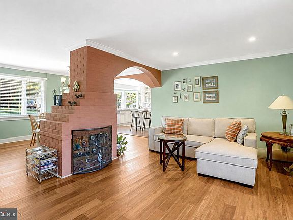 5th image of 7402 Elgar St