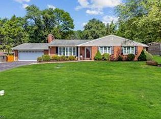 11 Edgemere Ter, Washington, NJ 07882