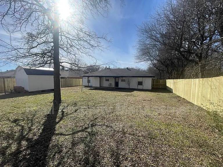 701 S Valentine Dr — Photo 20