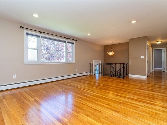 4th image of 4 Clearview Dr