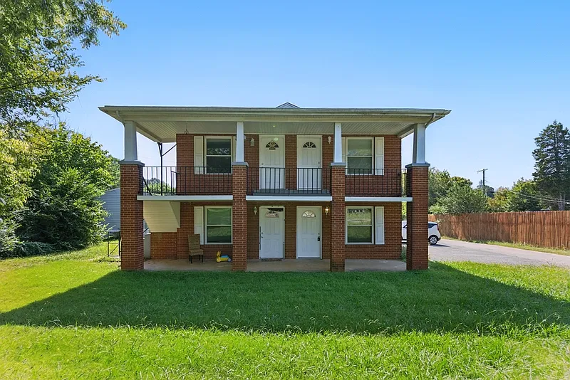 1 bed, 1.0 bath, $1,025 — Photo 2