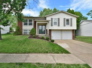 343 Parma Dr, Ballwin, MO 63021