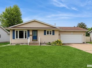 1031 15th Pl, Camanche, IA 52730