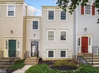 2353 Hunters Square Ct, Reston, VA 20191