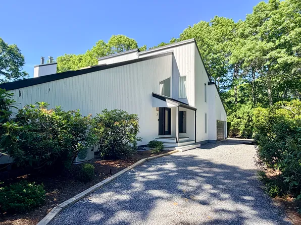 7 Midhampton Ct, Quogue, NY 11959