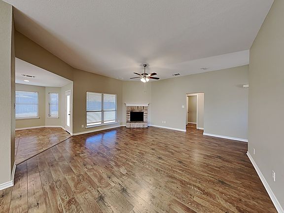 4th image of 318 Howard Way Dr
