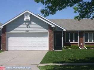 8220 Karl Ridge Rd, Lincoln, NE 68506