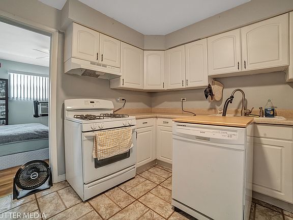 5th image of 35 King Arthur Ct APT 13