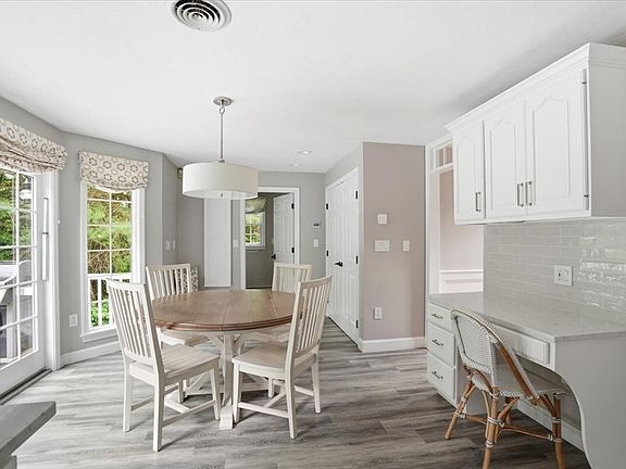5th image of 85 Maple Ave