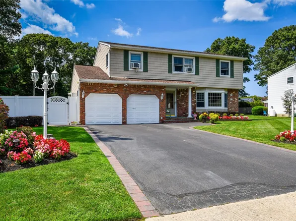 680 Swindon Row, Sayville, NY 11782