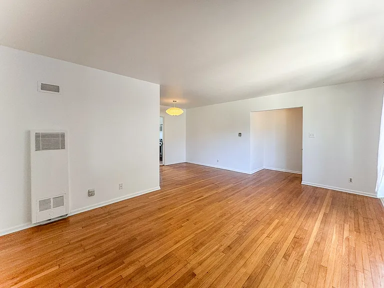 2033 Euclid St #6 — Photo 3