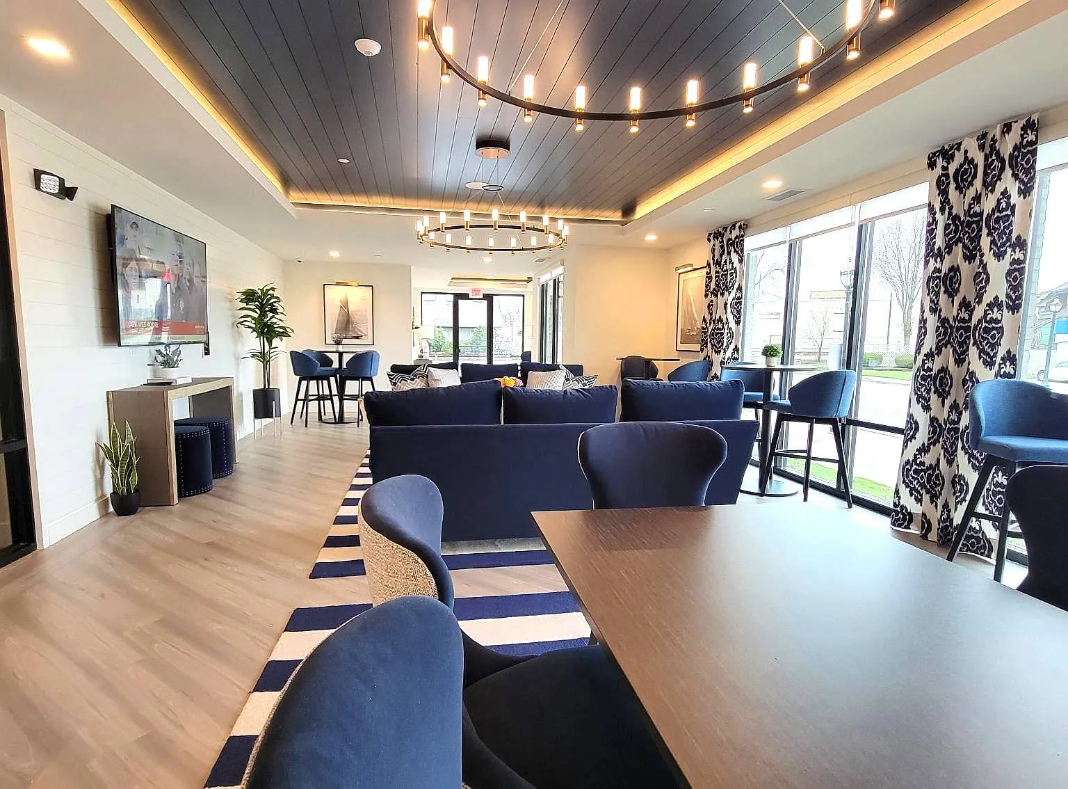 Enclave Crystal Lake Townhomes and Apartments — Photo 2