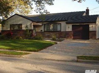 638 Western Park Dr, West Hempstead, NY 11552