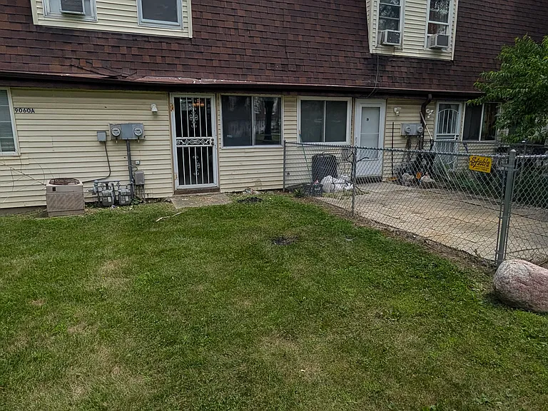 9060 N 95th St #B — Photo 8