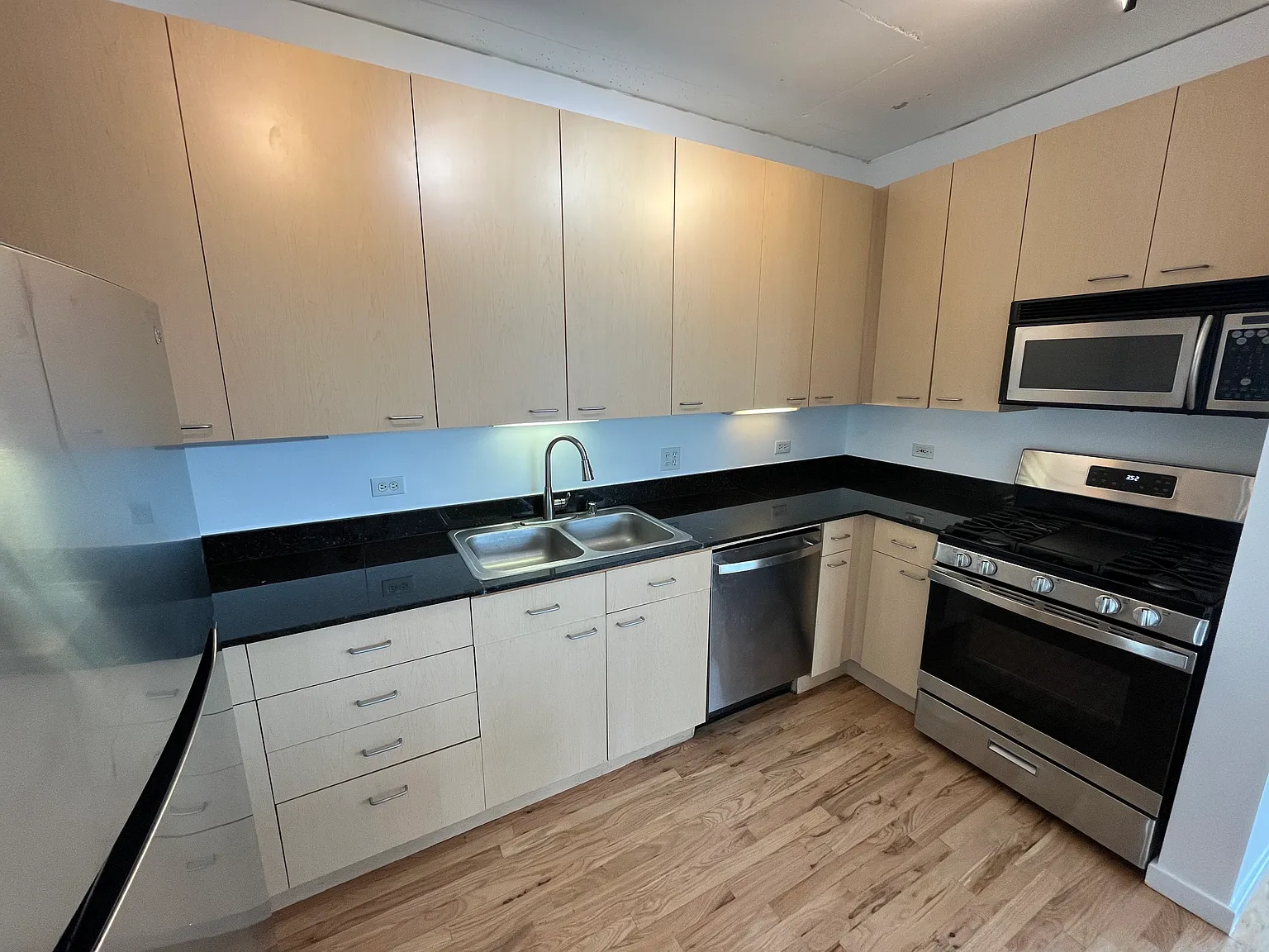 2 bed, 1200 sqft, $2,900 — Photo 4