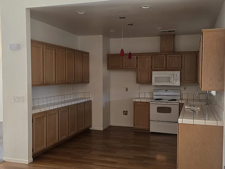 457 Beaulieu Ln — Photo 2