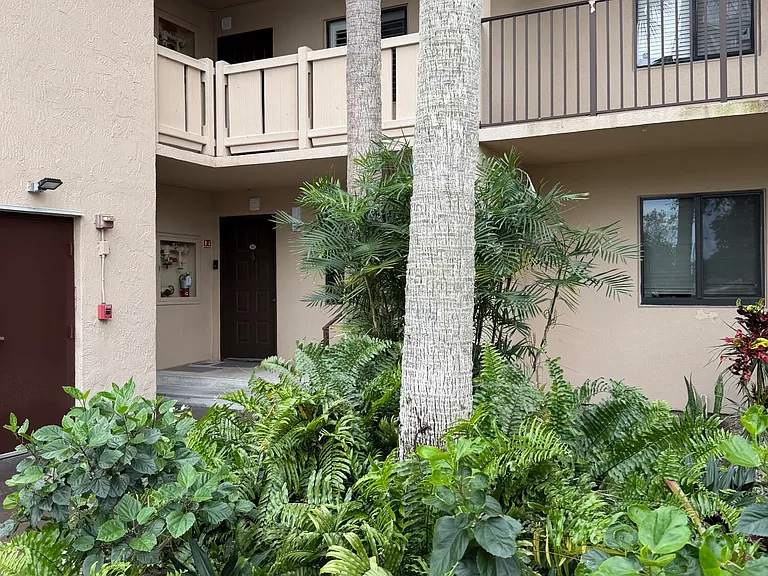 2200 S Cypress Bend Dr #101 — Photo 3