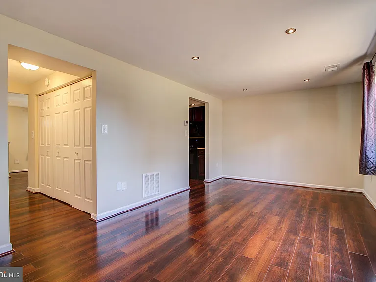 6324 Lightburn Ct — Photo 14