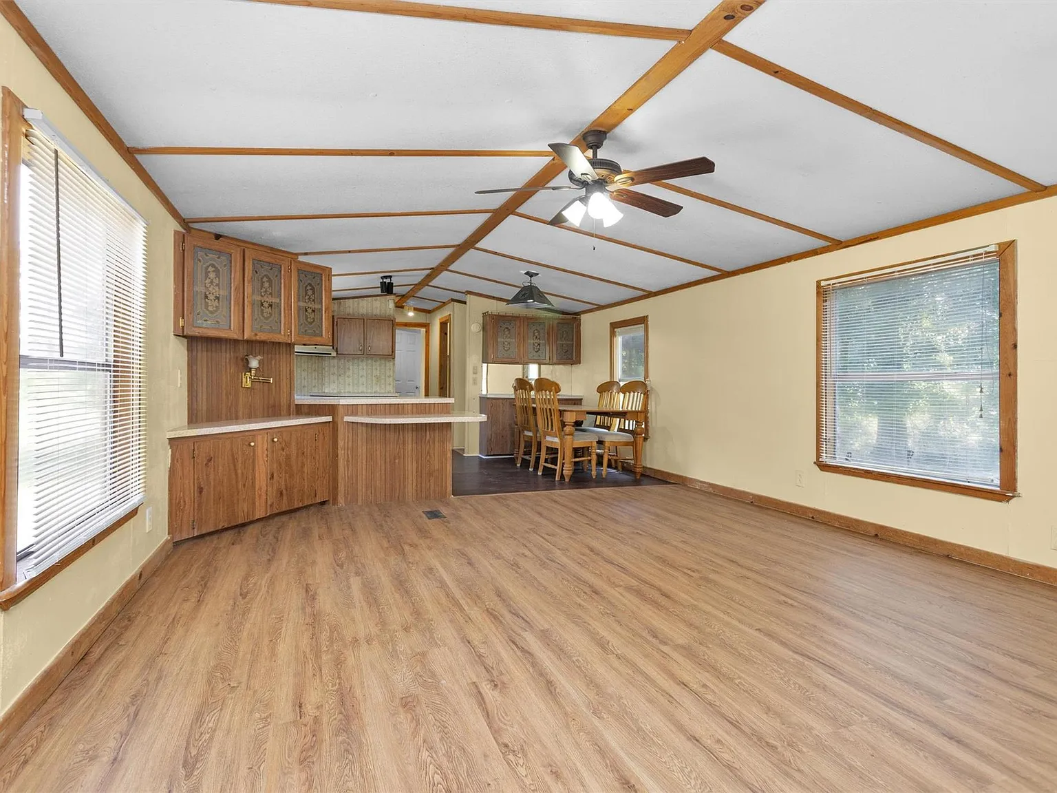 2 bed, 2.0 bath, 1056 sqft, $800 — Photo 2