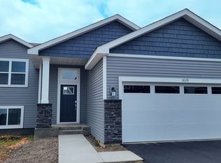 1628 River Rock Dr, Carver, MN 55315