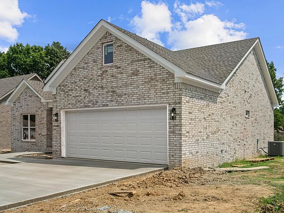 3rd image of 105 Bradford Dr