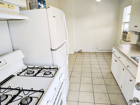 4th image of 832-850 W 3rd St #71ec8811f