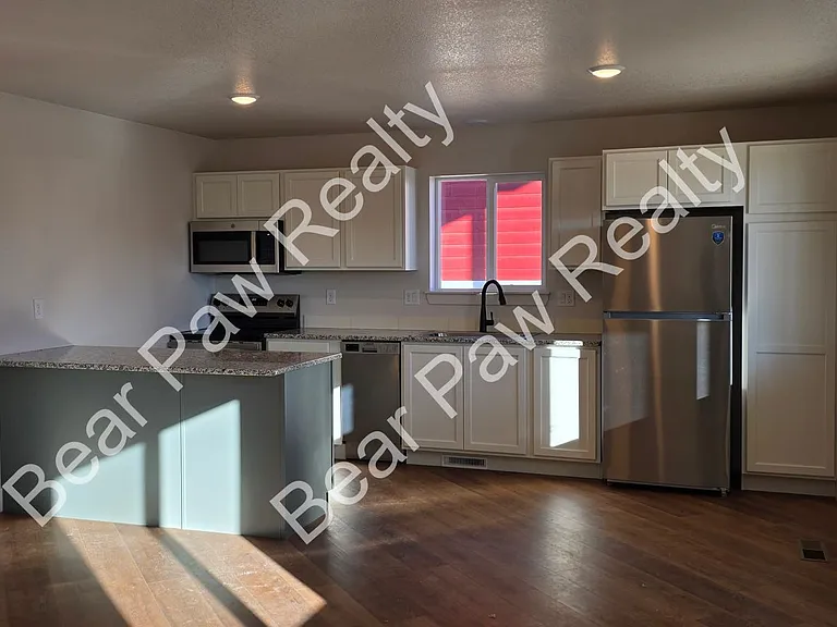 1026 Center Dr — Photo 25