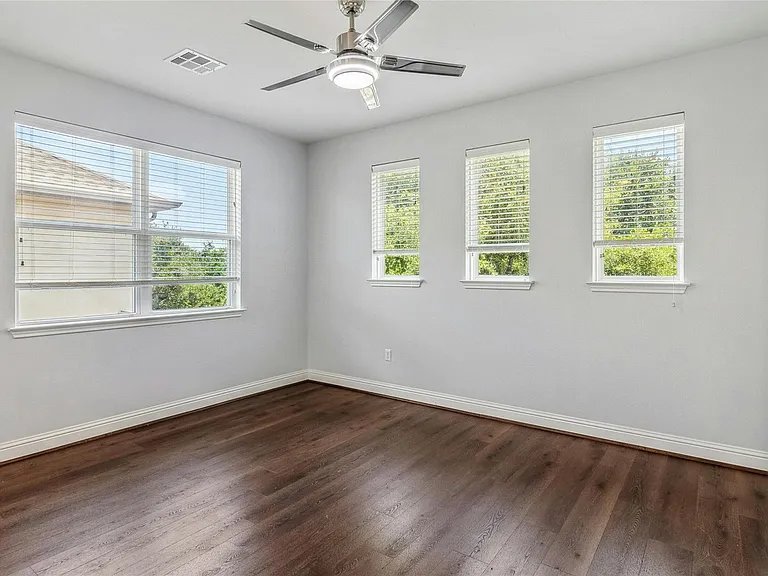 11813 Quintana Cv — Photo 16