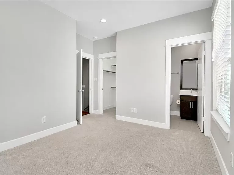 714 Clark St — Photo 15