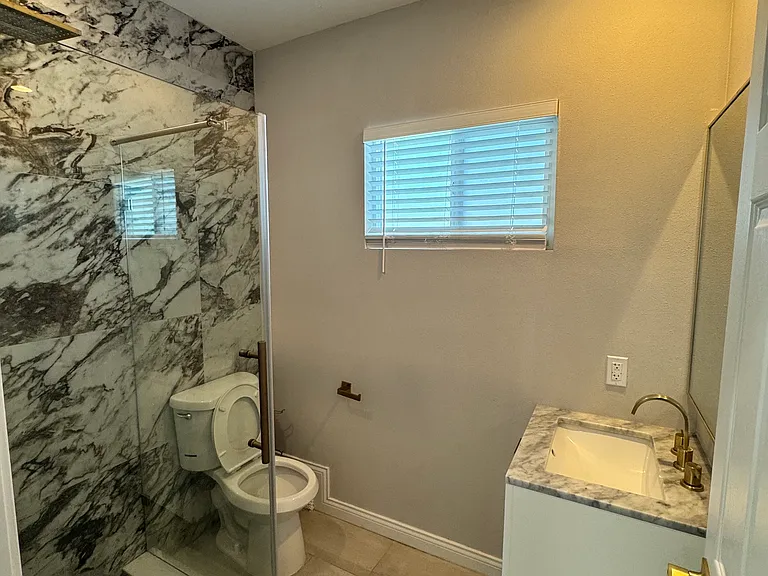 453 W Grevillea St #B — Photo 3