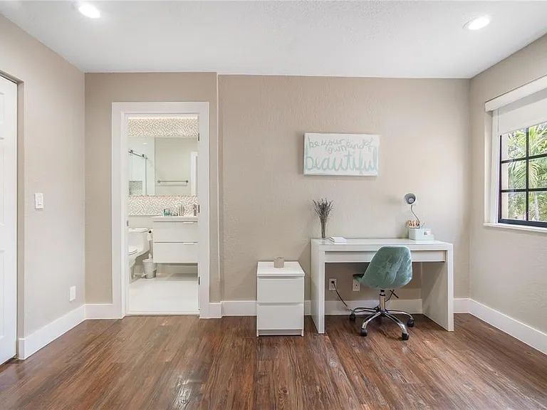 4204 Vineyard Cir #2 — Photo 7