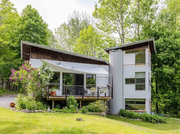 13 Simmons Road, Rockport, ME 04856