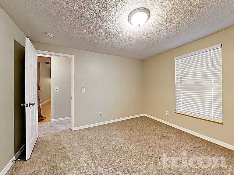 506 Emberwood Dr — Photo 11
