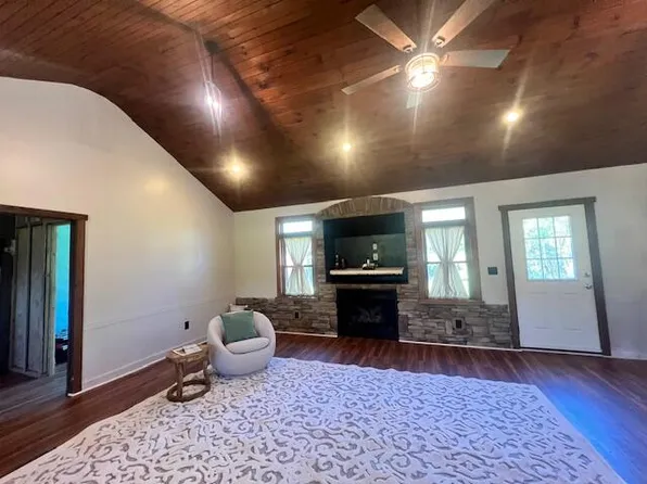 27302 Midland Trl, Hico, WV 25854