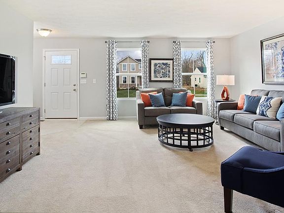 2nd image of 126 Lakeview Cir