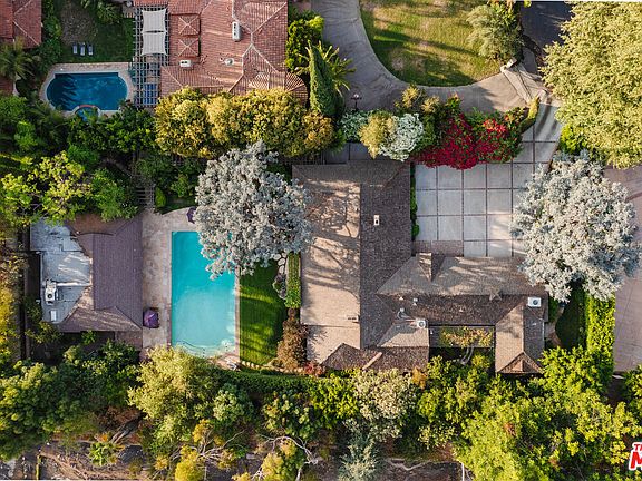 3rd image of 23 Toluca Estates Dr