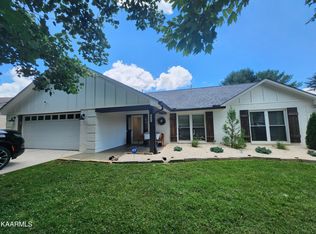 1521 Peabody Dr, Maryville, TN 37803