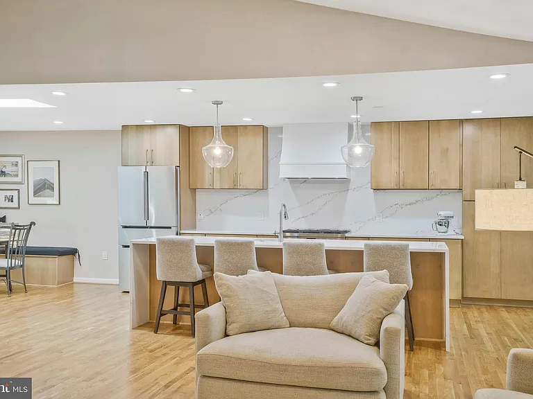 1715 Hollinwood Dr — Photo 10