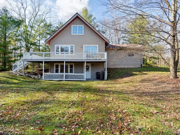 2760 Erin Dr, Metamora, MI 48455