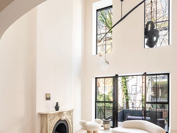 5th image of 483 W 22nd St